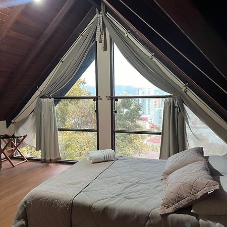 Pousada Casa Da Pedra ブルメナウ エクステリア 写真