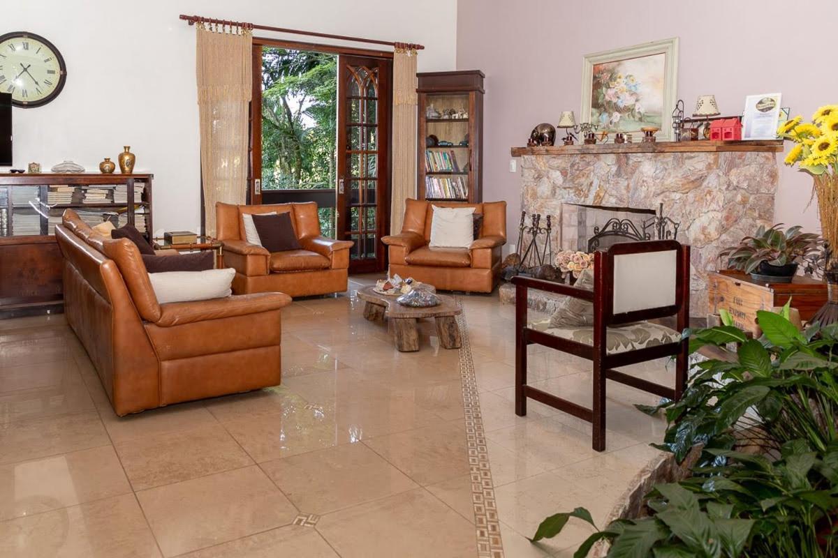 Pousada Casa Da Pedra ブルメナウ エクステリア 写真